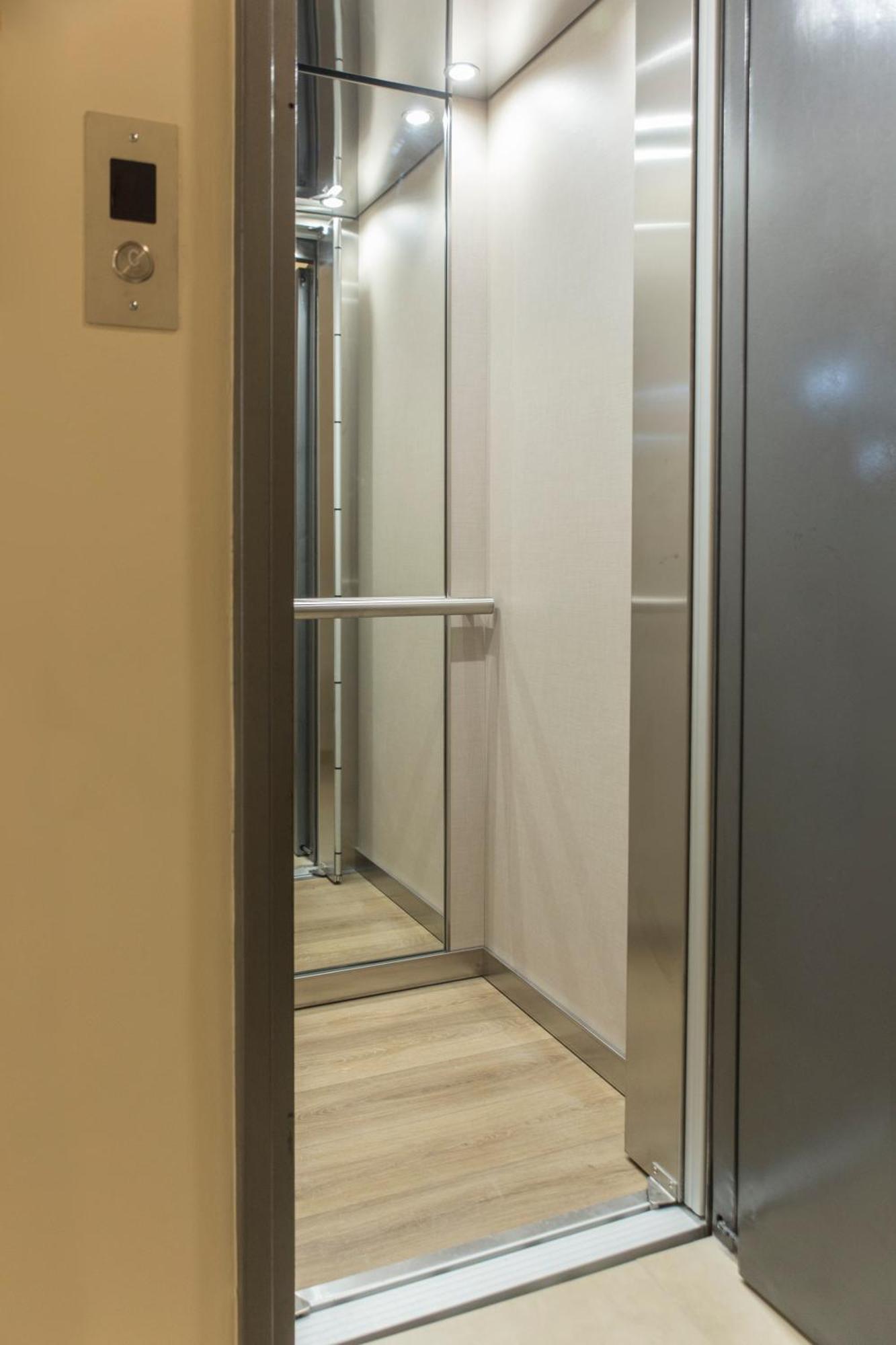 Living Stone Condo Hotel Atene Esterno foto